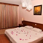 Happy Hotel 3*