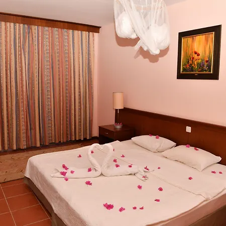 Happy Hotel 3*