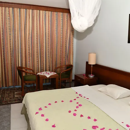 Happy Hotel 3*